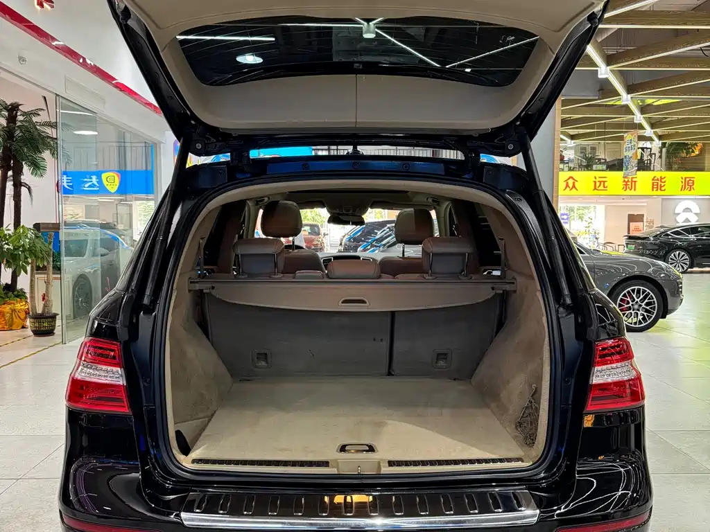 Mercedes-Benz M-Class — миниатюра 12