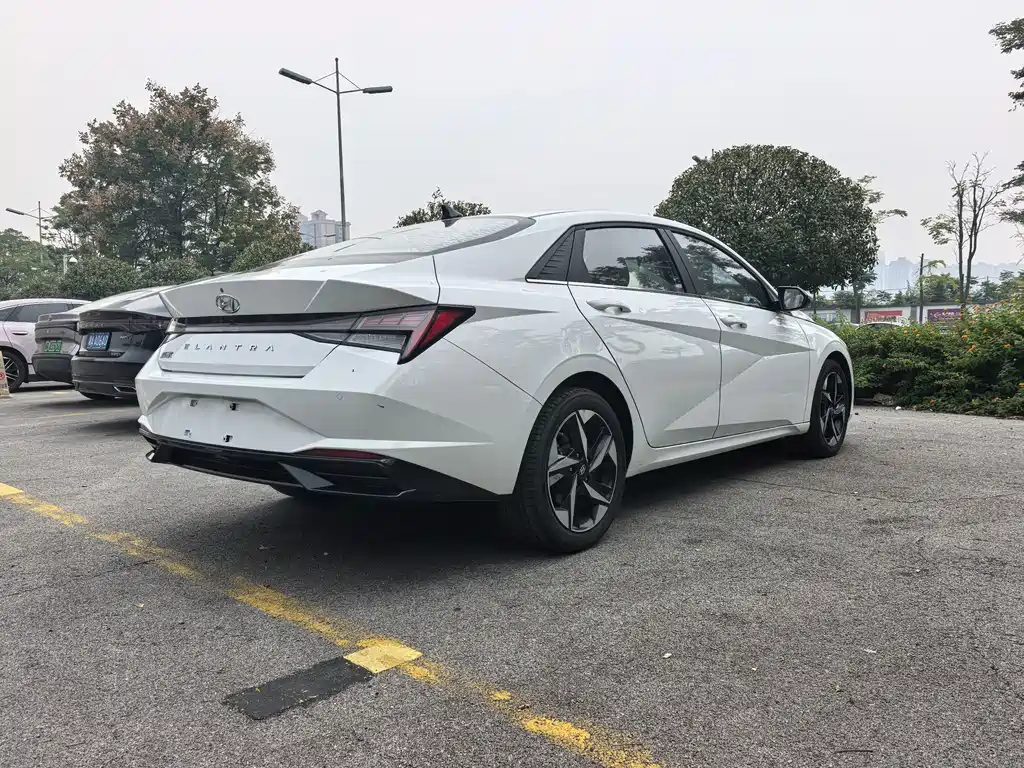 Hyundai Elantra — миниатюра 5