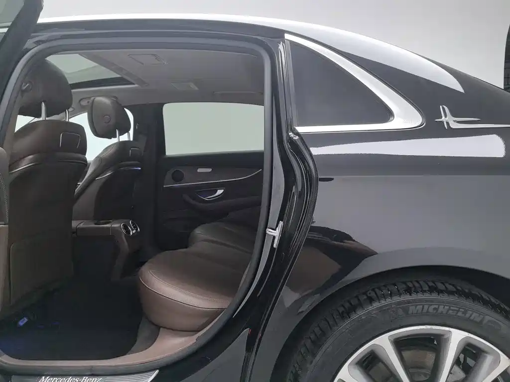 Mercedes-Benz E-Class — миниатюра 15