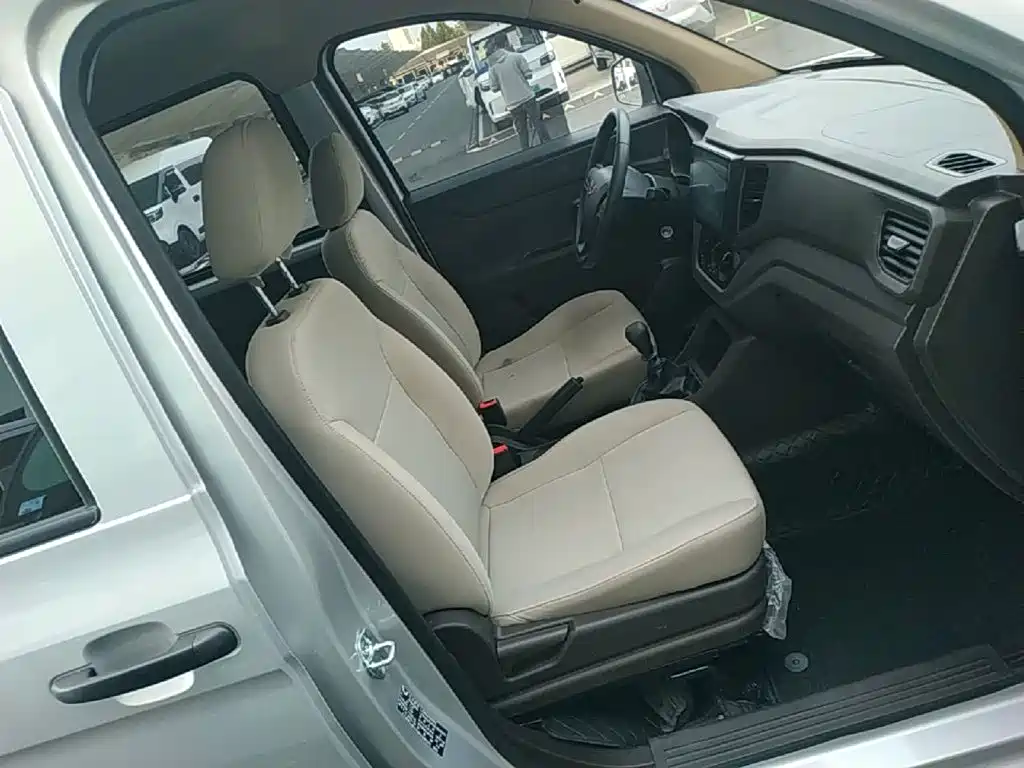 Wuling Hongguang V — миниатюра 25