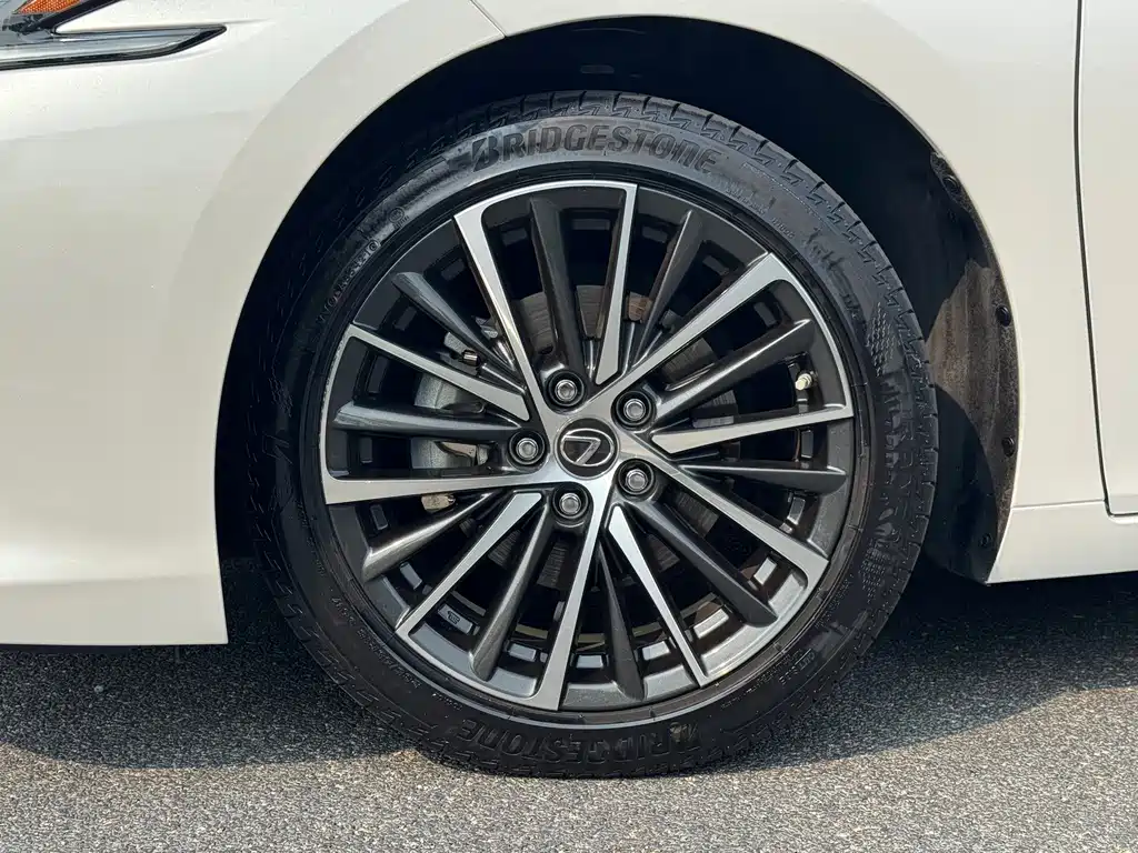 Lexus ES — миниатюра 16