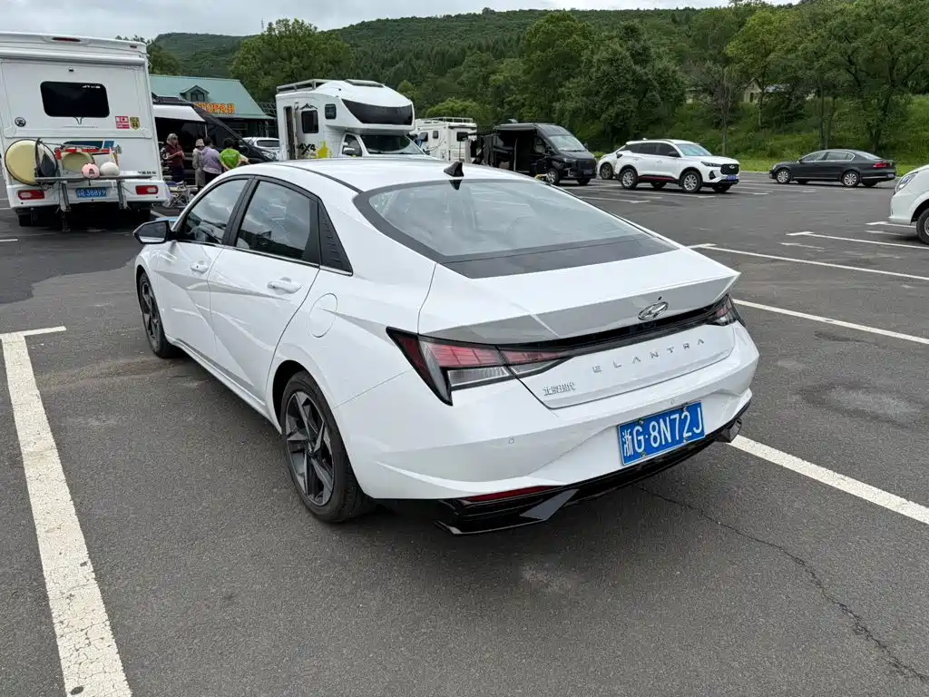 Hyundai Elantra — миниатюра 6