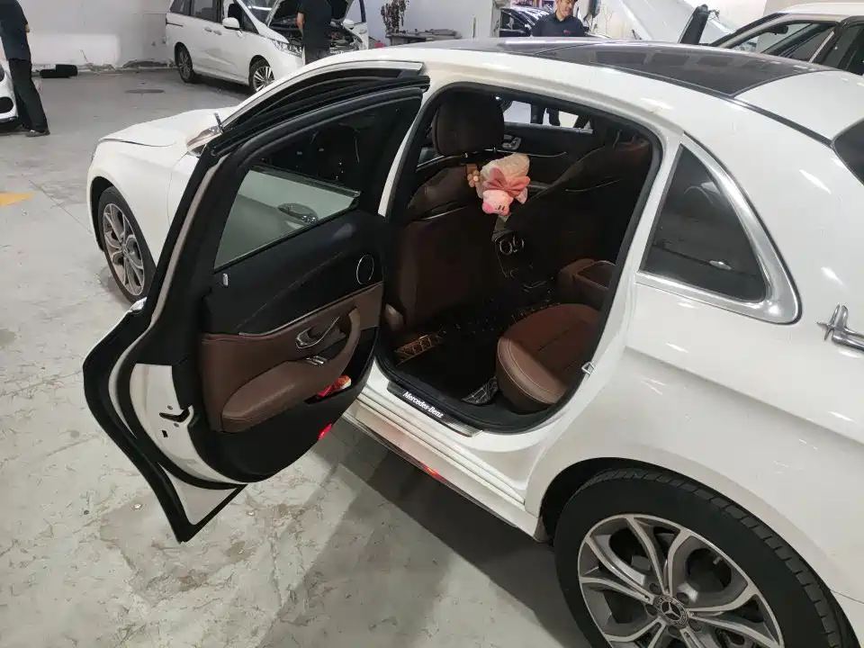 Mercedes-Benz E-Class — миниатюра 7
