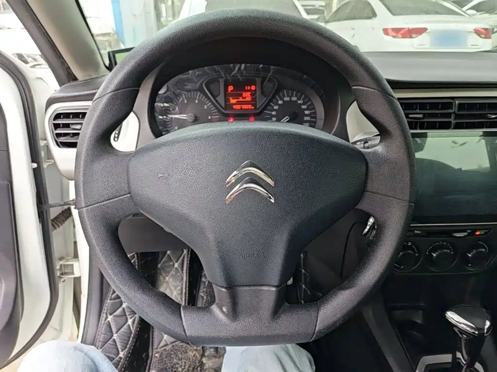 Citroen Elysee — миниатюра 11