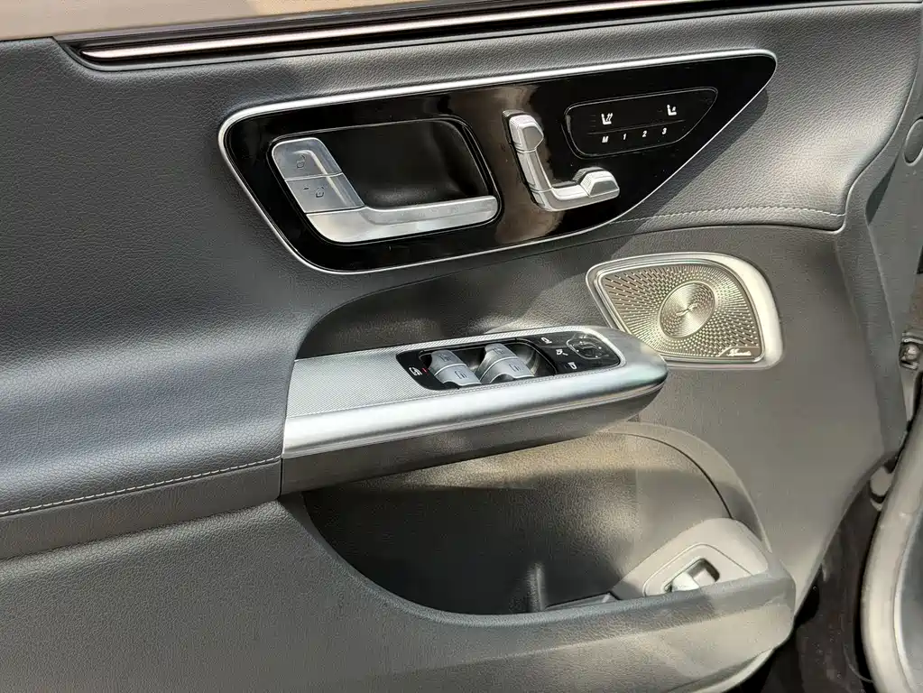 Mercedes-Benz EQE — миниатюра 12