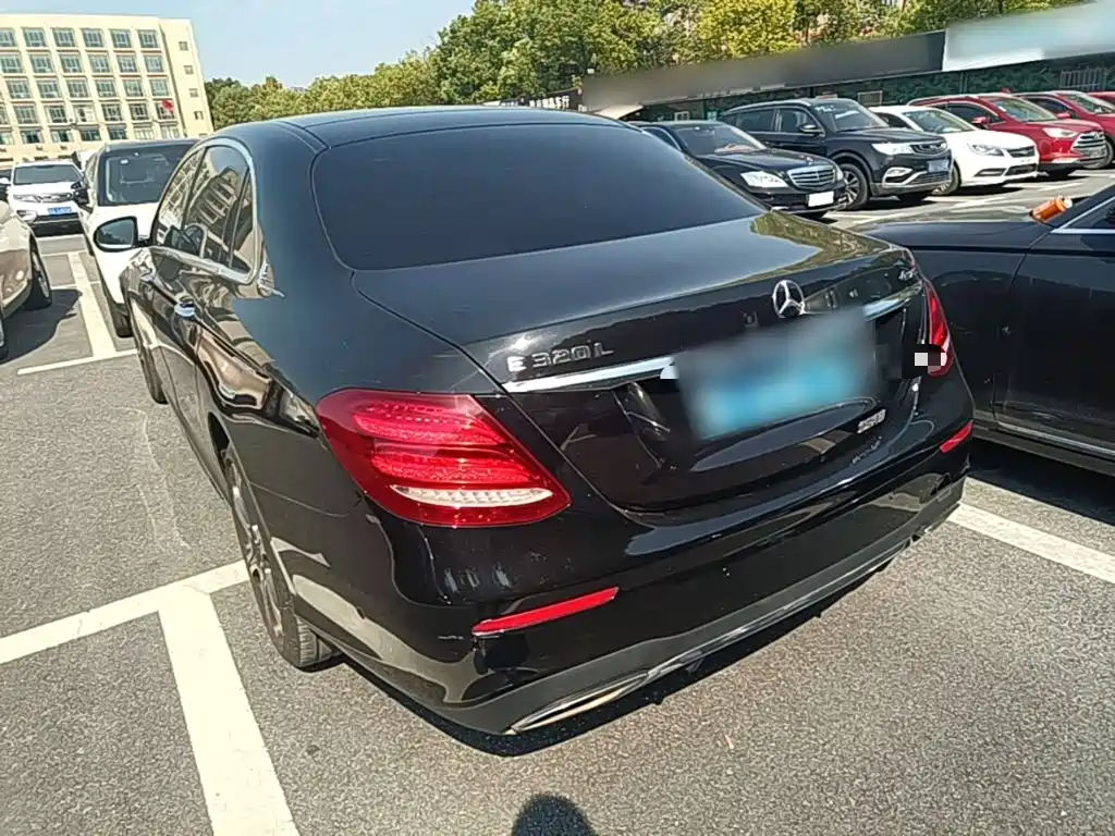 Mercedes-Benz E-Class — миниатюра 5