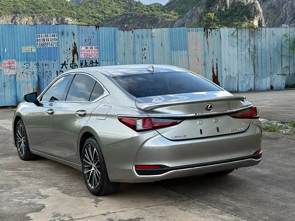 Lexus ES — миниатюра 12