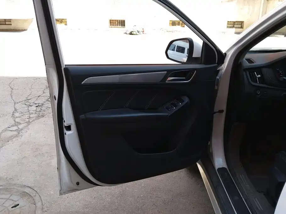 Roewe RX5 — миниатюра 7