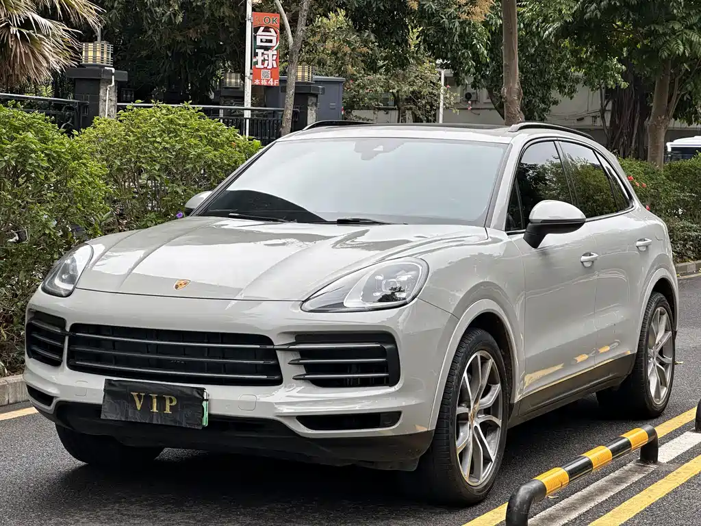 Porsche Cayenne Hybrid 2022