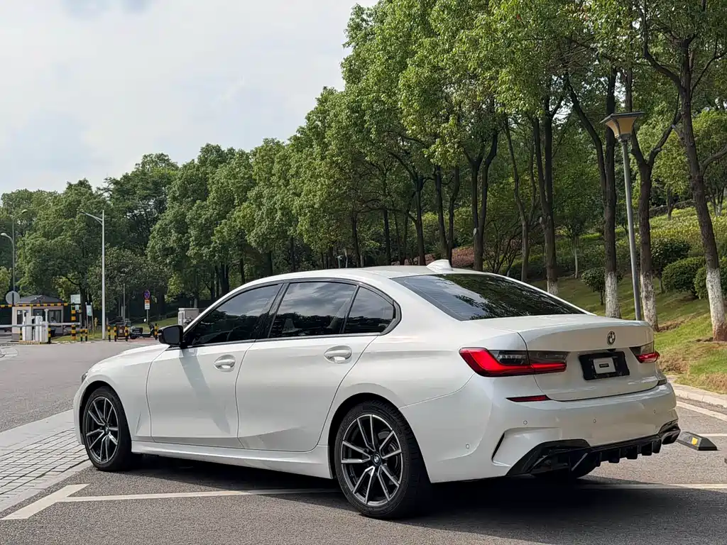BMW 3 Series — миниатюра 13