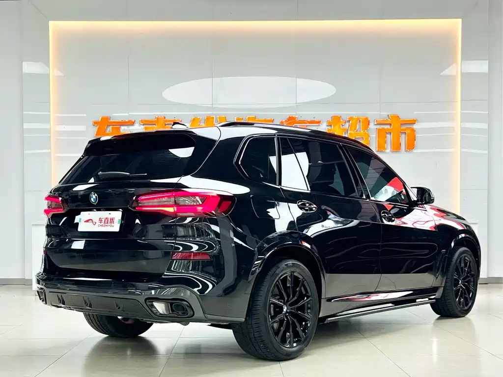 BMW X5 2022 xDrive 30Li Premium M Sport