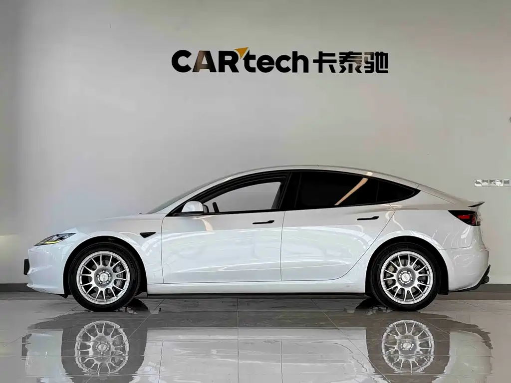 Tesla Model 3 — миниатюра 7