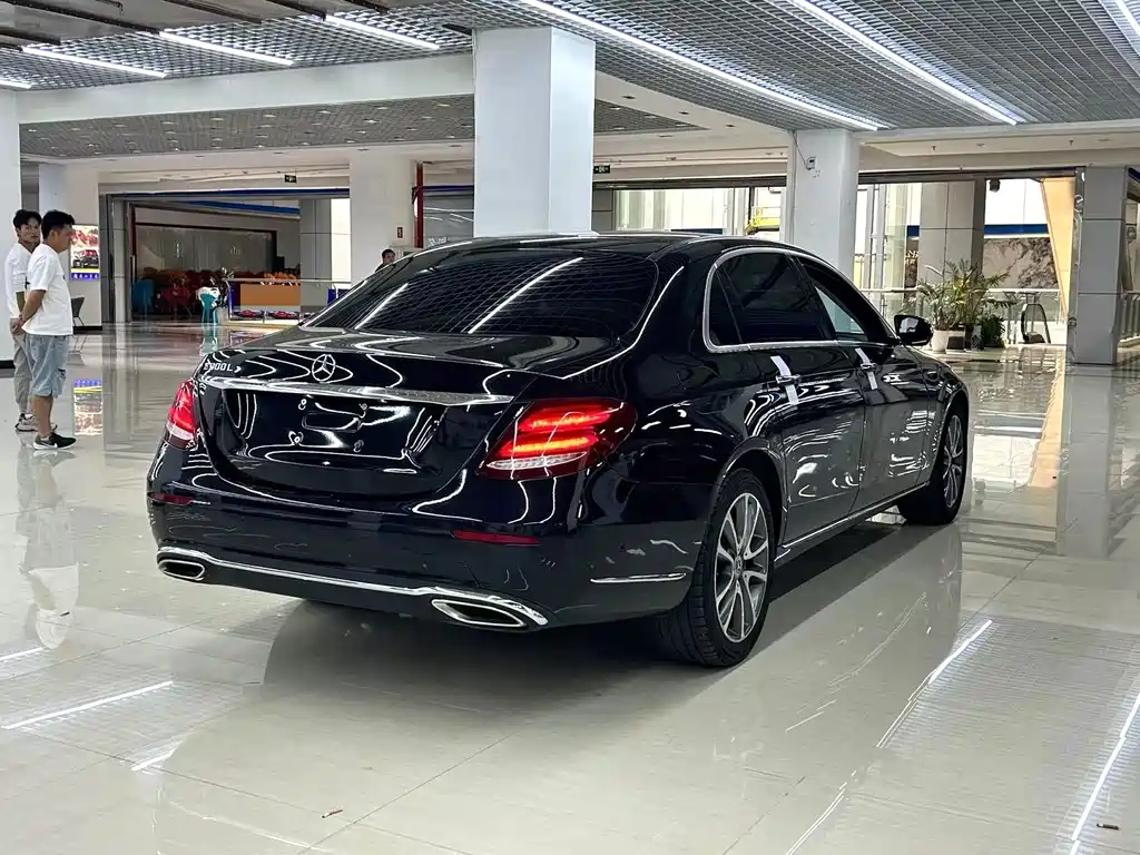 Mercedes-Benz E-Class — миниатюра 9