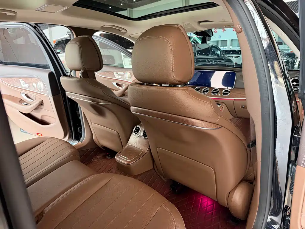Mercedes-Benz E-Class — миниатюра 14