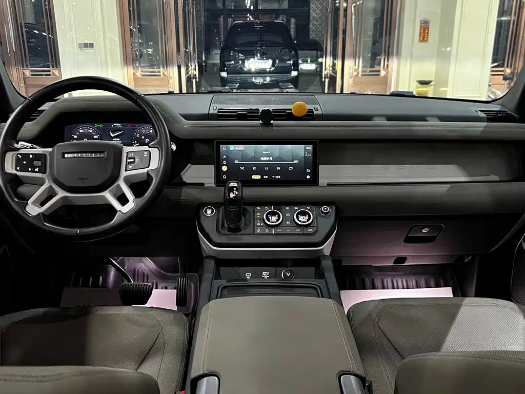 Land Rover Defender — миниатюра 19