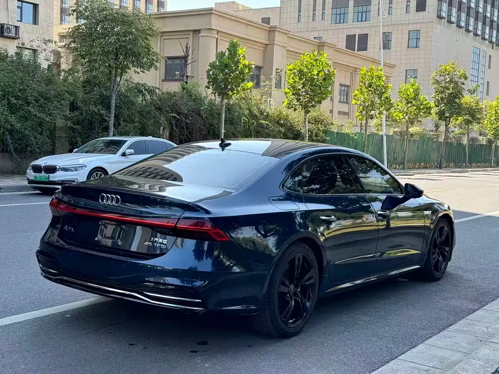 Audi A7L — миниатюра 6