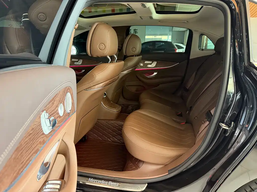 Mercedes-Benz E-Class — миниатюра 8