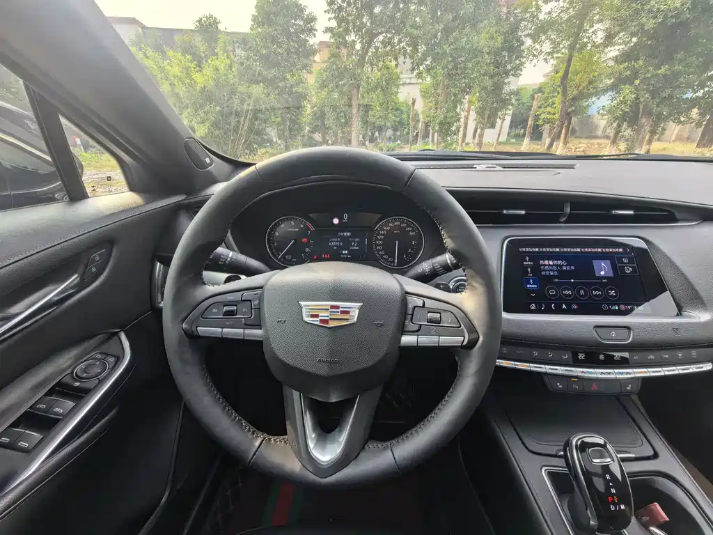 CADILLAC XT4