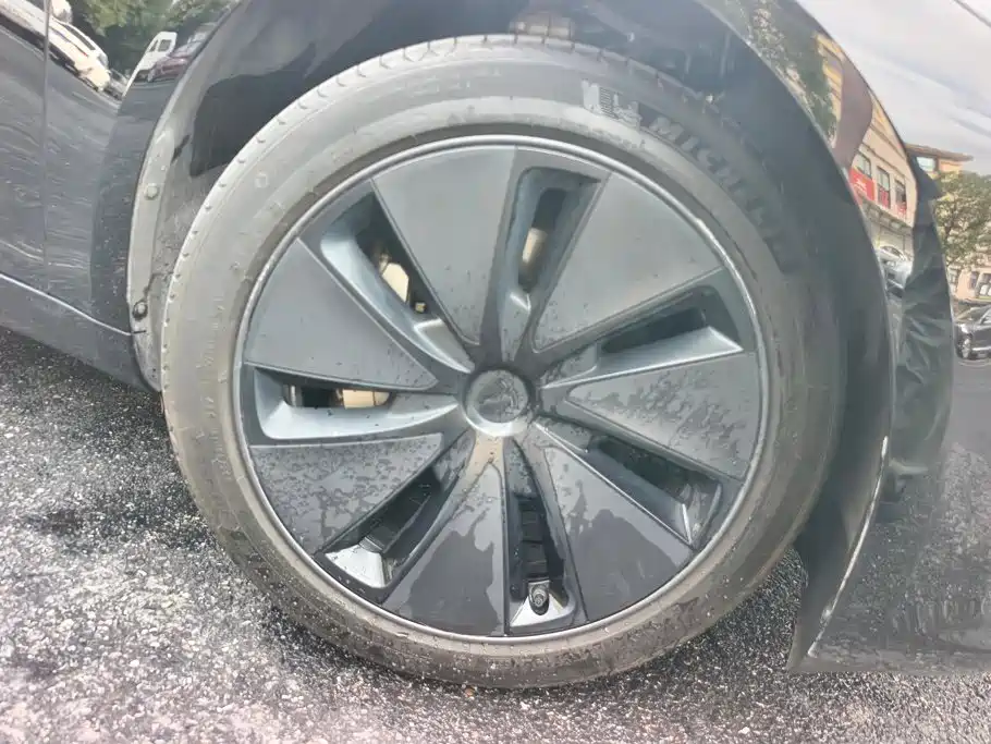 Tesla Model 3 — миниатюра 6