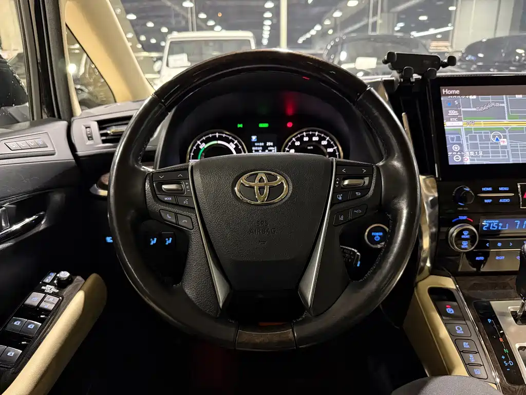 Toyota Alphard — миниатюра 14