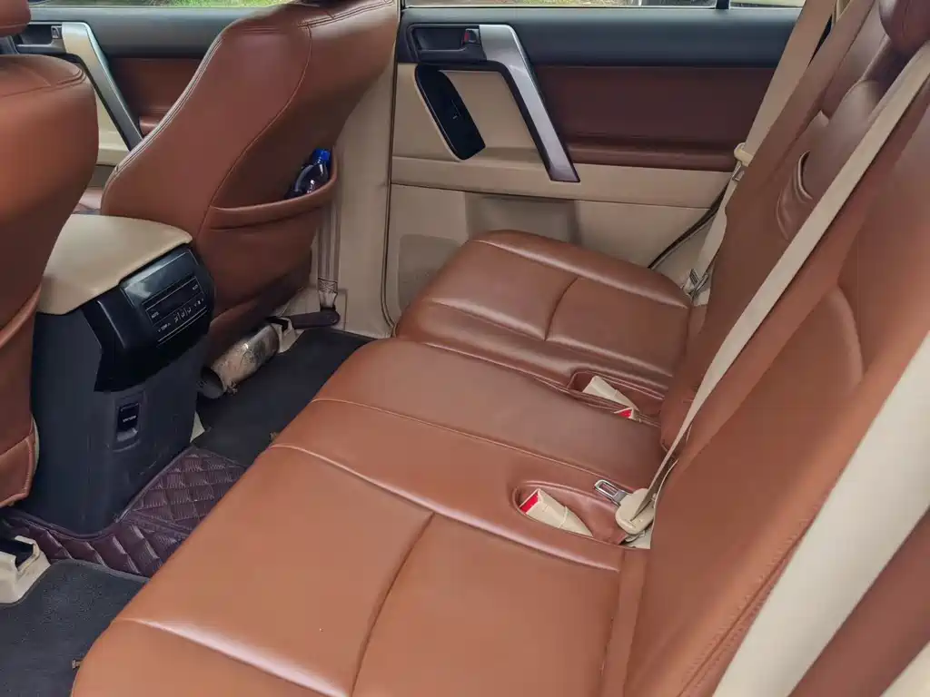 Toyota Land Cruiser Prado 2014 2.7L AT Luxury