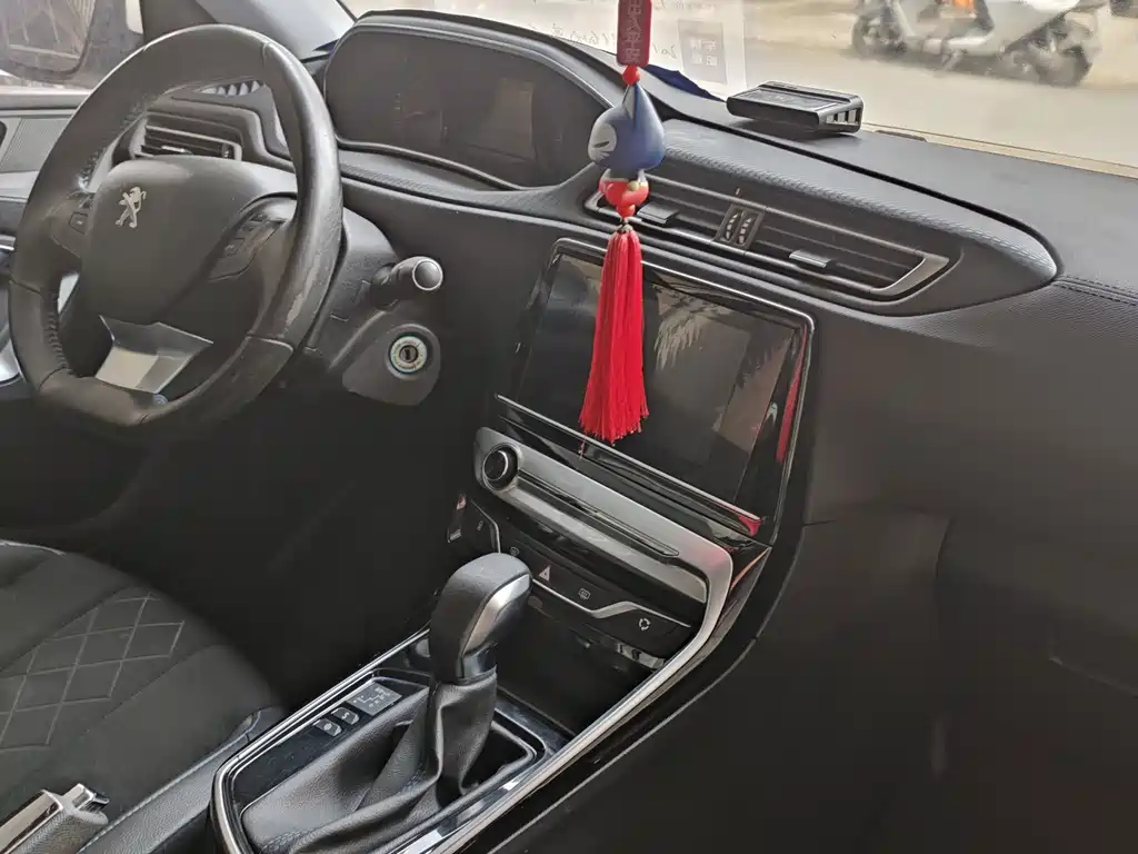 Peugeot 308 — миниатюра 10