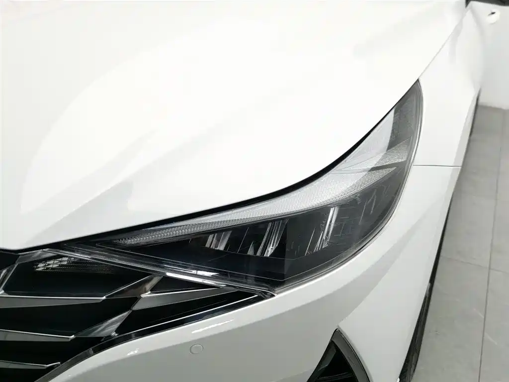 Hyundai Elantra 2021 1.5L CVT LUX Luxury
