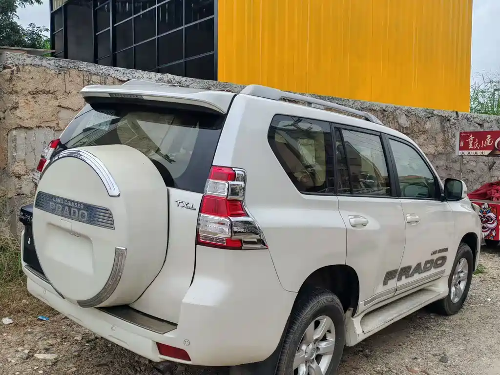 Toyota Land Cruiser Prado 2014 2.7L AT Luxury
