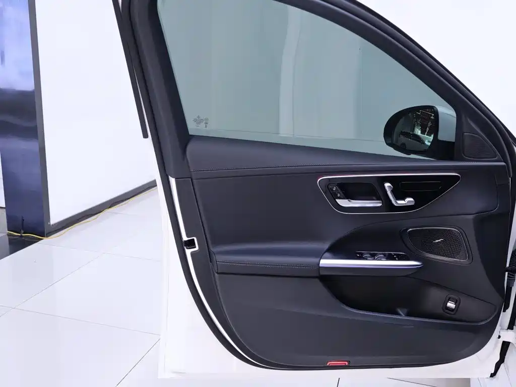 Mercedes-Benz C-Class — миниатюра 18