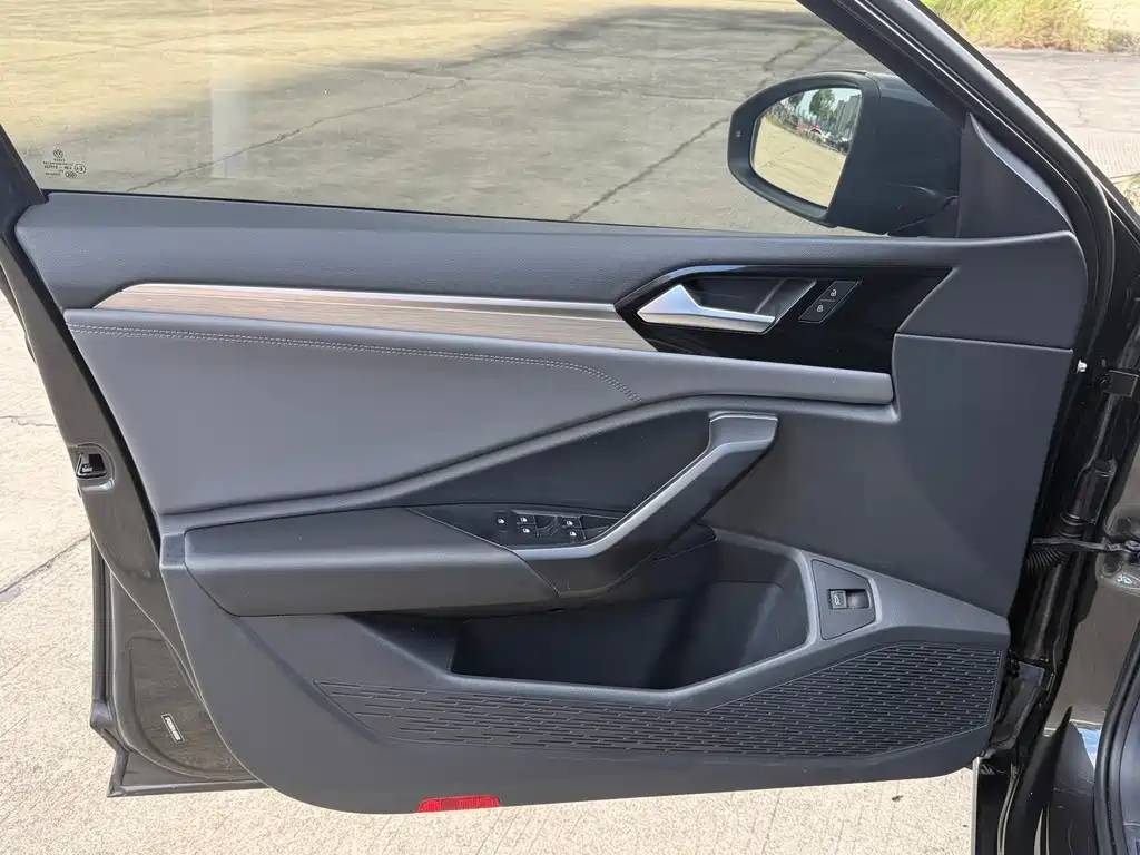 Volkswagen Sagitar — миниатюра 9