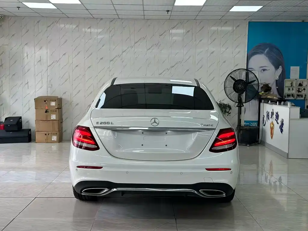 Mercedes-Benz E-Class — миниатюра 8