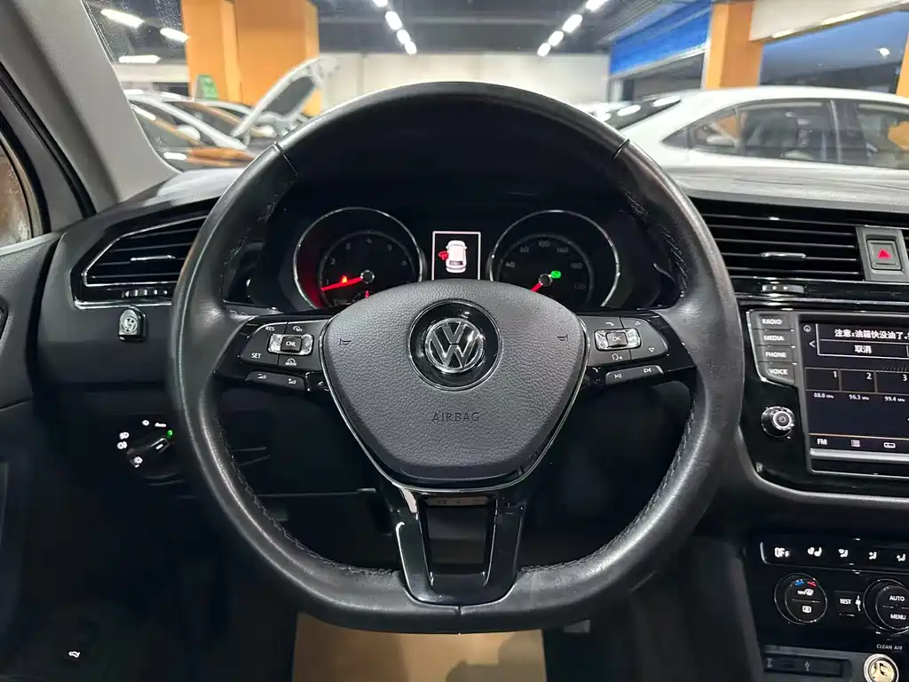 Volkswagen Tiguan L — миниатюра 10
