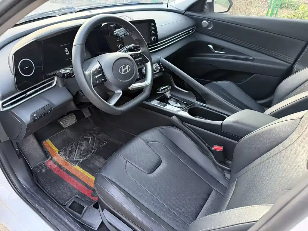 Hyundai Elantra — миниатюра 7