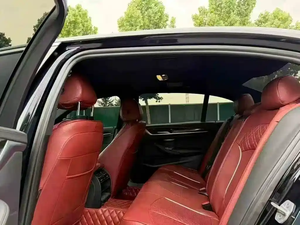 BMW 5 Series — миниатюра 6