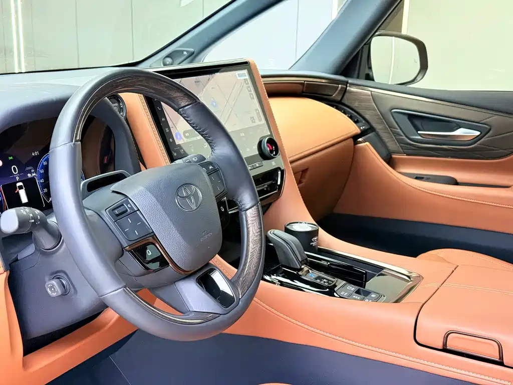 Toyota Alphard — миниатюра 5