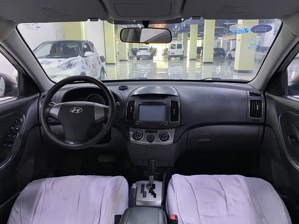 Hyundai Elantra — миниатюра 12