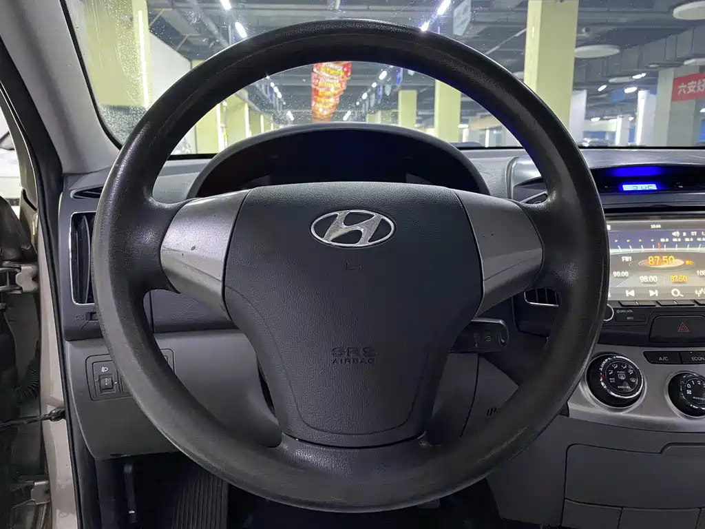 Hyundai Elantra — миниатюра 13