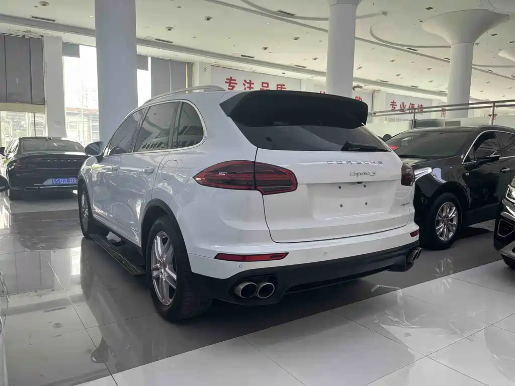Porsche Cayenne Hybrid — миниатюра 7