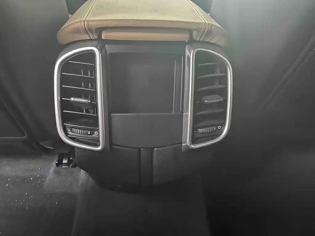 Porsche Cayenne Hybrid — миниатюра 18