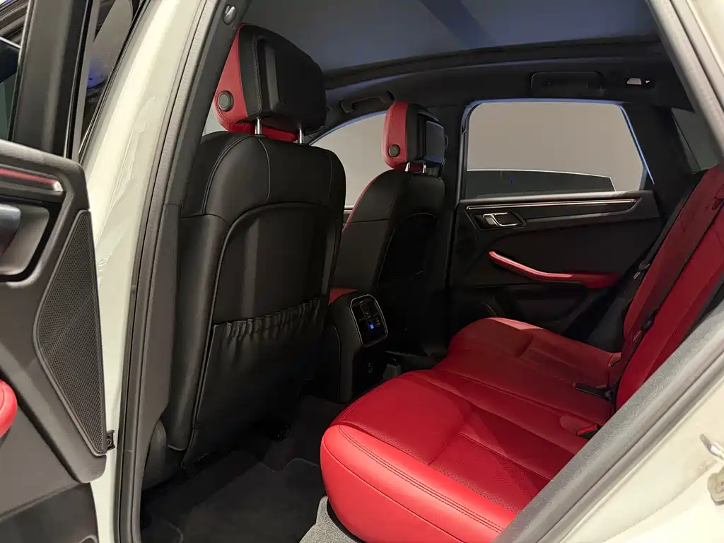 Porsche Macan — миниатюра 9