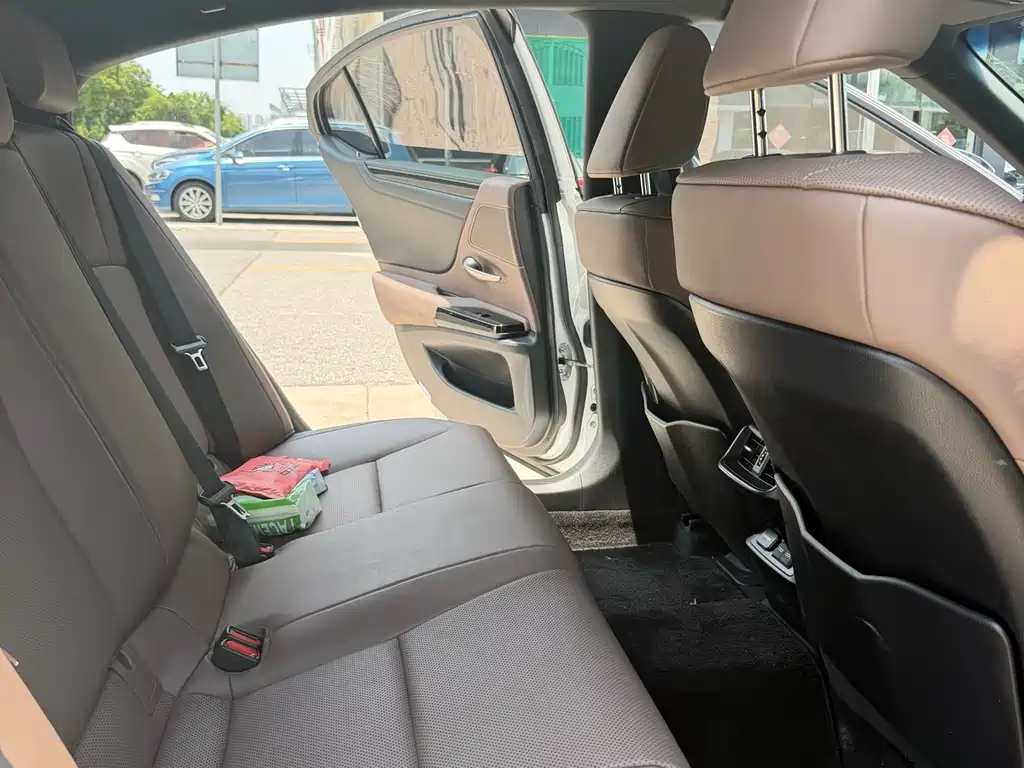 Lexus ES 2022 200