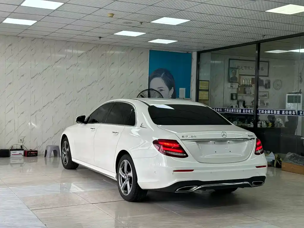 Mercedes-Benz E-Class — миниатюра 7