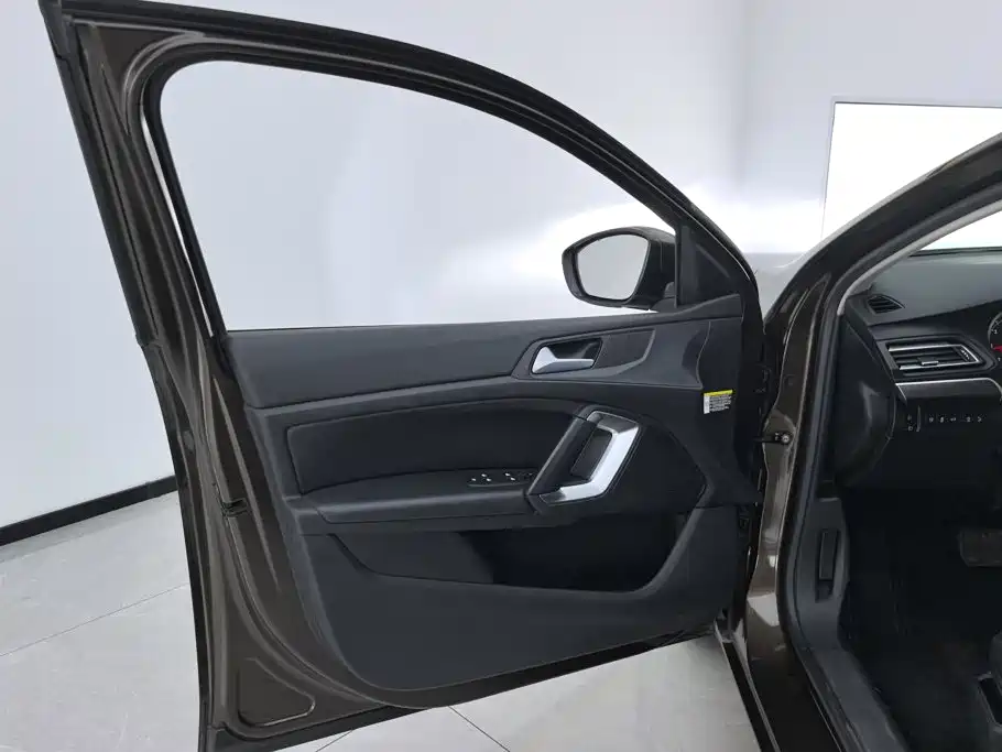 Peugeot 408 — миниатюра 6