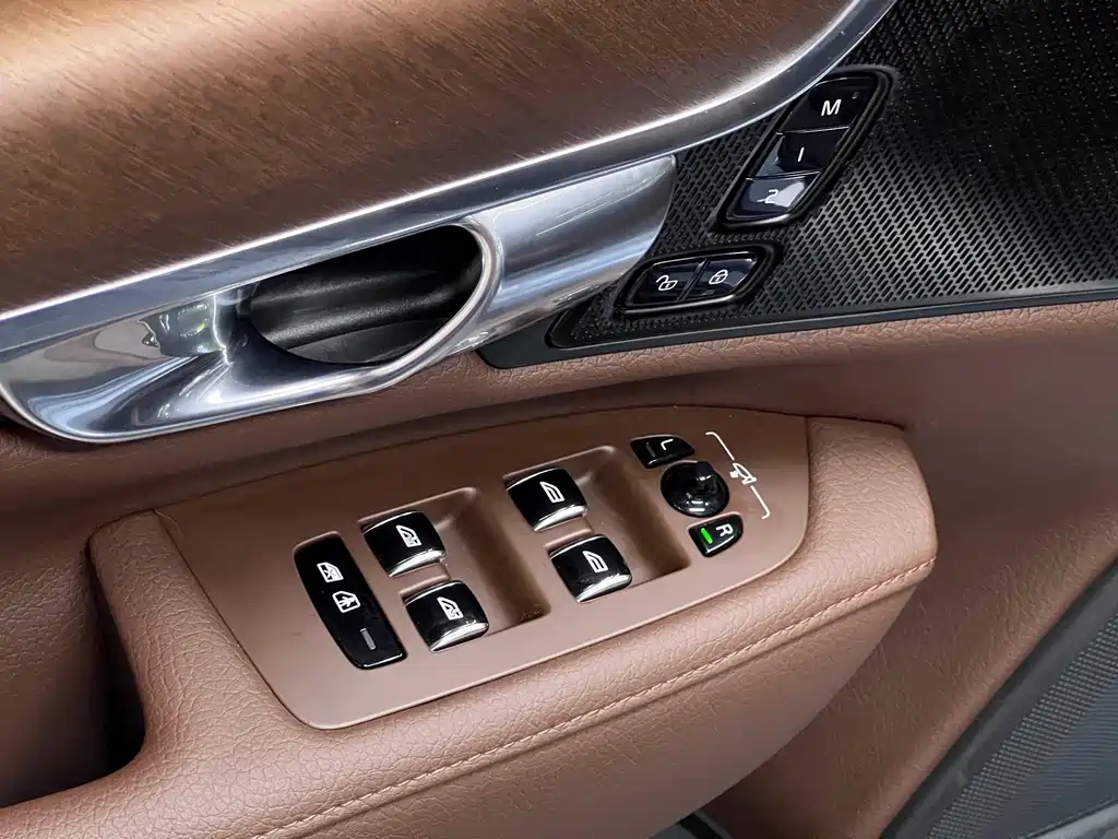 Volvo S90 — миниатюра 23
