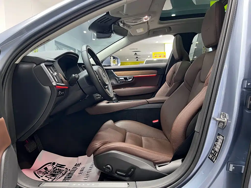 Volvo S90 — миниатюра 13