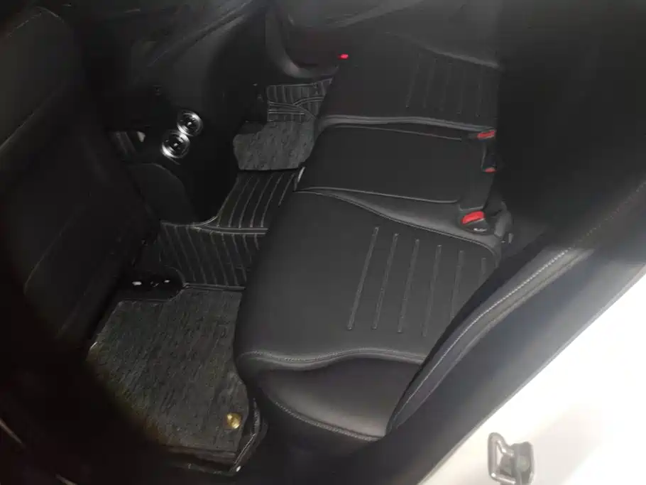 Mercedes-Benz C-Class — миниатюра 11