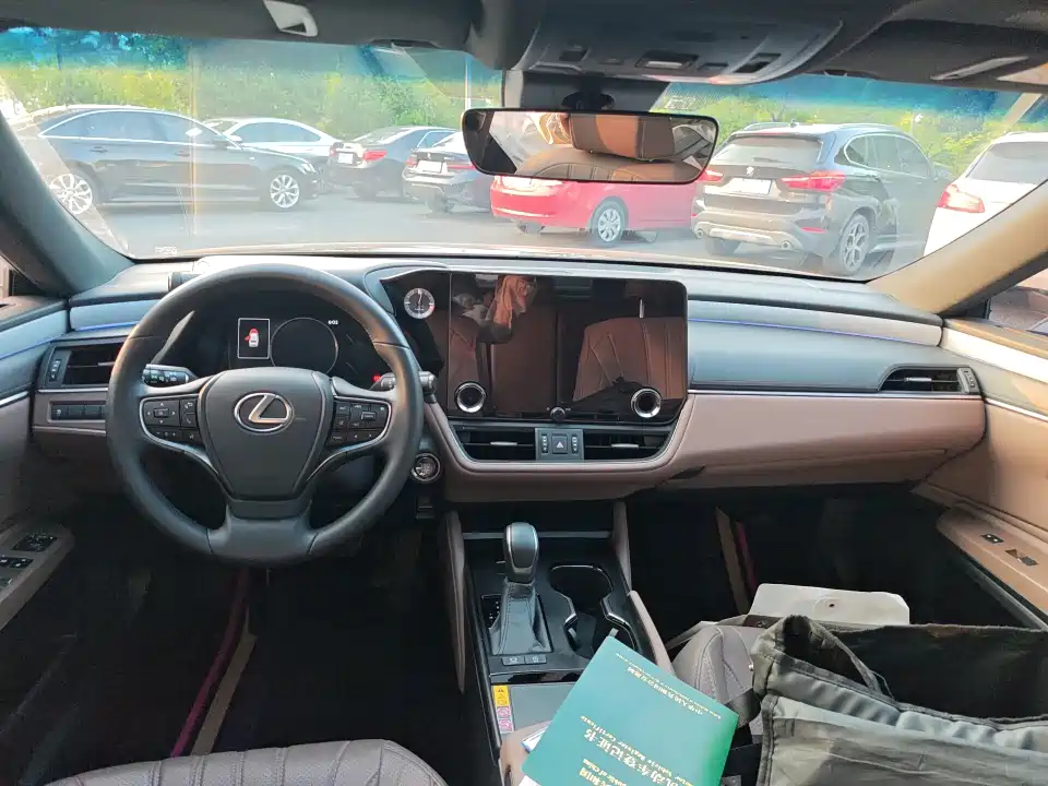 Lexus ES 2025 200 Premium