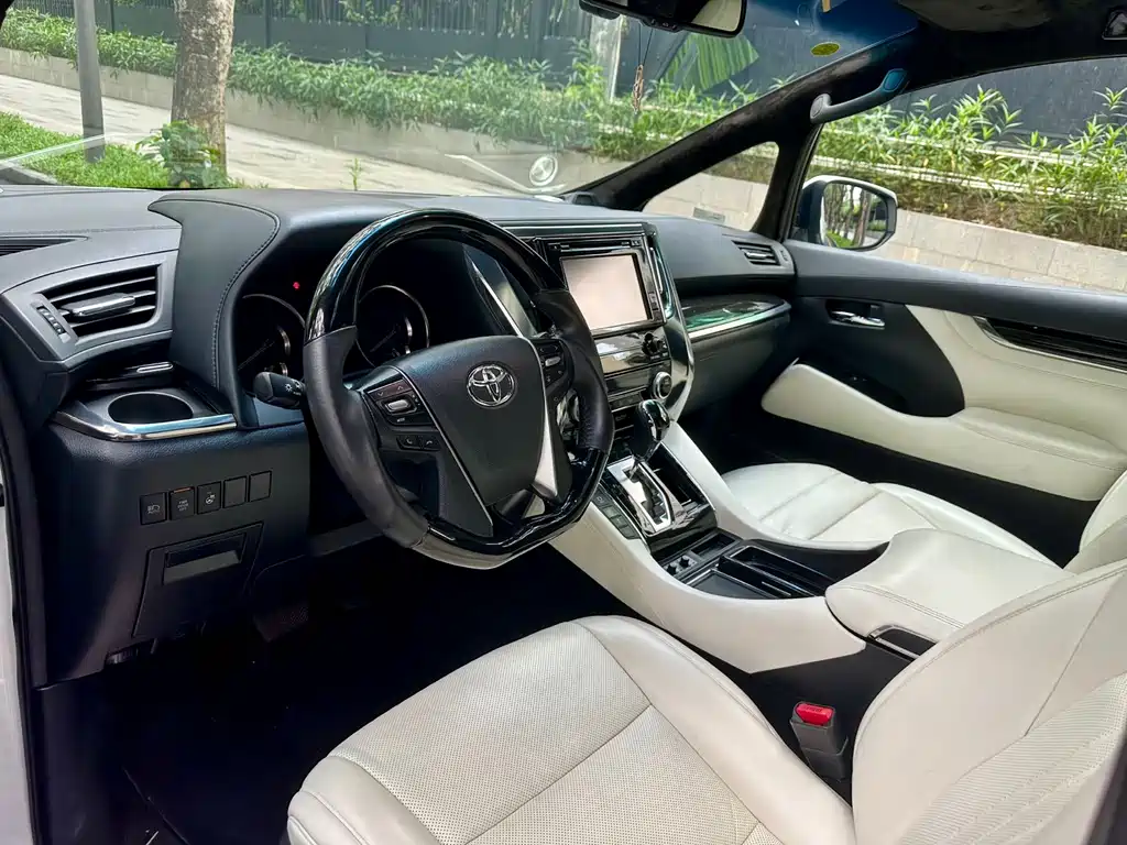 Toyota Alphard 2018 3.5L Luxury