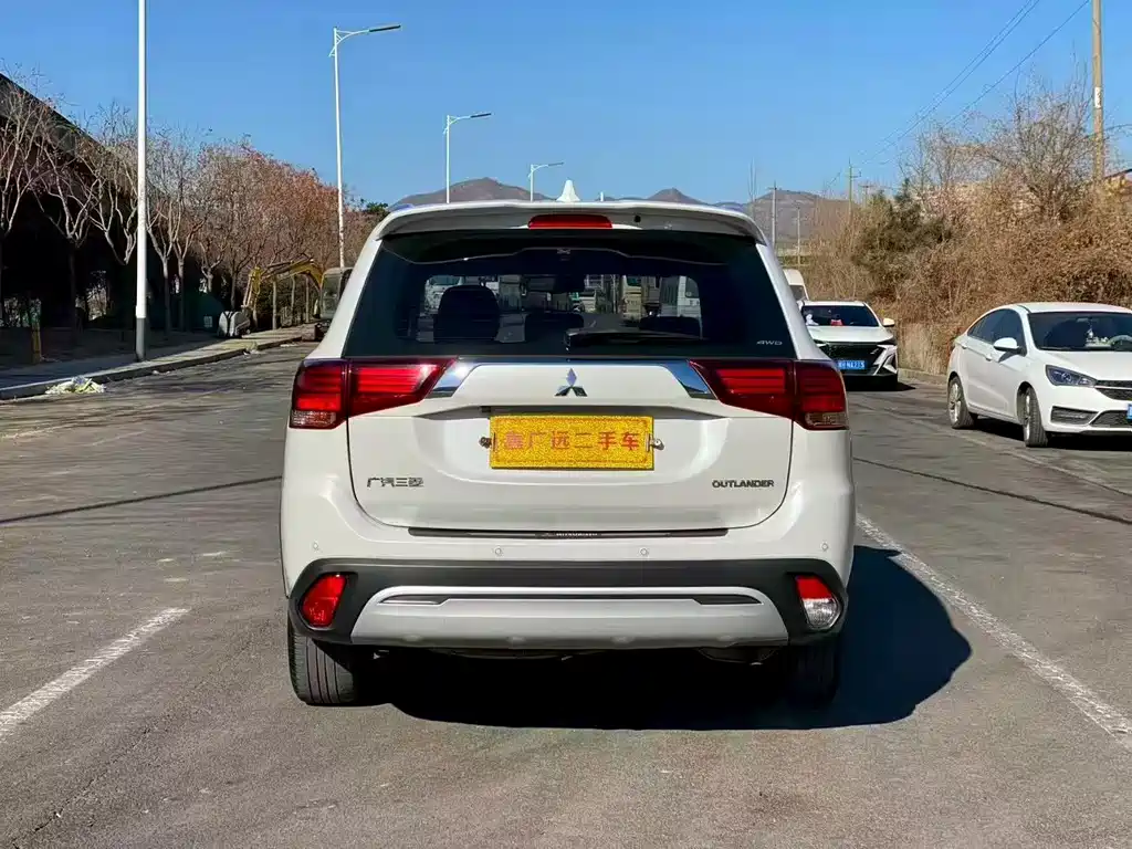 MITSUBISHI OUTLANDER