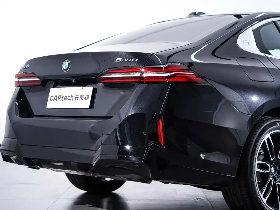 BMW 5 Series — миниатюра 6